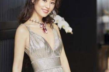 他跟隨林心如7年不火，卻被趙麗穎帶紅，今火遍全網是最美男神