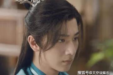 《少年歌行》明德帝為什麼留下兩個捲軸？捲軸到底寫著誰的名字？