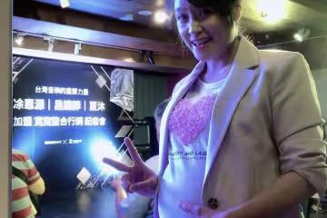 45歲「國民姑姑」海芬當媽後火速上工 產後1個月接主持!網:狀態太好