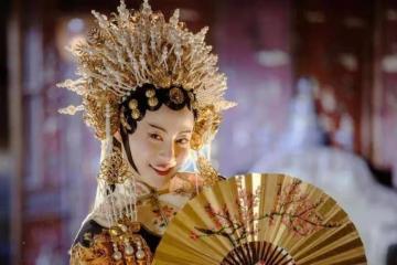 娜扎和「高貴妃」撞衫，不敵對方氣場強大，譚卓輕輕鬆鬆就贏了