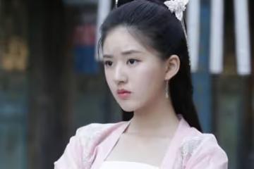 趙露思，彭小苒，鞠婧禕小花中的古裝美女，誰是90後神顏？