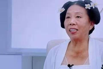 橫店蹲守大媽被周星馳捧紅，片酬高達百萬，而他卻只能演網劇