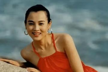 那夜，趙明明剛生下女兒不久，老公英寧告訴她：咱們離婚吧，我愛上了別
