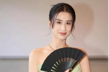 黃聖依在豪宅門口掰玉米，姿勢嫻熟絲毫不做作，難怪婆婆寵老公愛