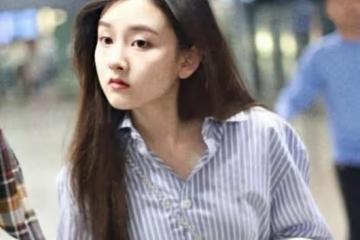 宋祖兒坐扶梯被抓拍生圖，當她抬起頭那一刻，臥蠶美得驚艷眾人！