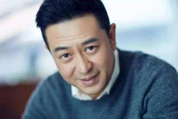 她人到老年才成名,拍戲導致流產無法生育,如今終於做母親