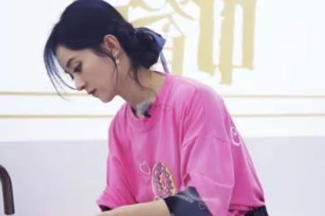 被吐槽後節目組終於服軟,播出趙麗穎幹活畫面,看清才知穎寶有多辛苦