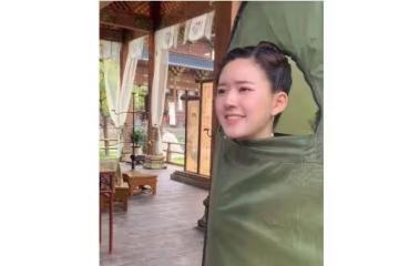女星片場換衣,因為環境太過簡陋險些展露