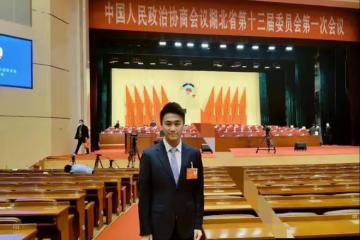 賭王兒子何猷君最新身份曝光,當選湖北省政協委員,贏家非他莫屬