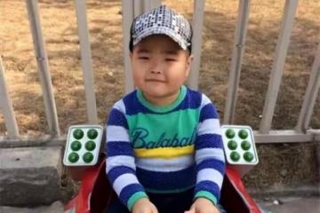 「謝飛機」曹桐睿拍戲出意外,膝蓋擦傷血肉模糊,拒絕就醫超男人
