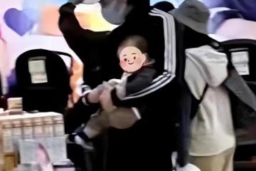 郭碧婷和向佐抱兒子現身,向佐細心呵護妻子,為妻子背包包