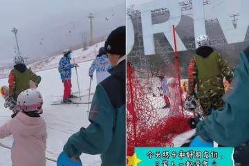 甜馨和媽媽一起滑雪,身穿可愛滑雪服,本領多才多藝