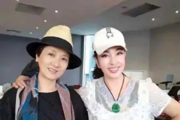 劉曉慶和鄧婕年輕時都是大美女，如今老去，卻是完全不一樣的狀態