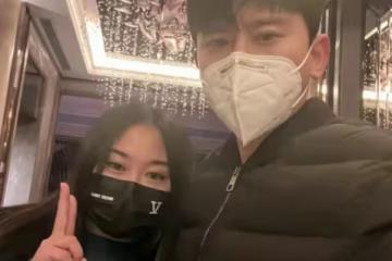 張傑：24小時爆兩大瓜，致張新成手腕受傷，和女粉絲合照被批親密