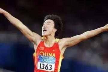 離婚7年，劉翔並無太大變化，葛天就像開了外掛，性感身姿搶鏡