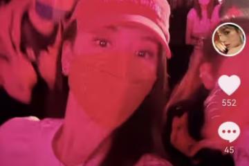 天王嫂方媛帶長女看Lisa演唱會，郭詠希揮舞螢光棒，長得眉清目秀