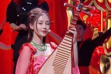 有種個性叫baby自我介紹，別人都是自報家門，而她卻要加修飾詞