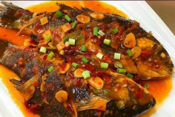 鯽魚是營養價值極高的食材,它味道鮮美,口感細膩,有養生的作用