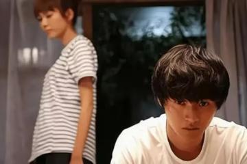 「兒子，打電話讓你老婆去給我們準備晚餐」「她沒空，她現在在新婆家裡坐月子」
